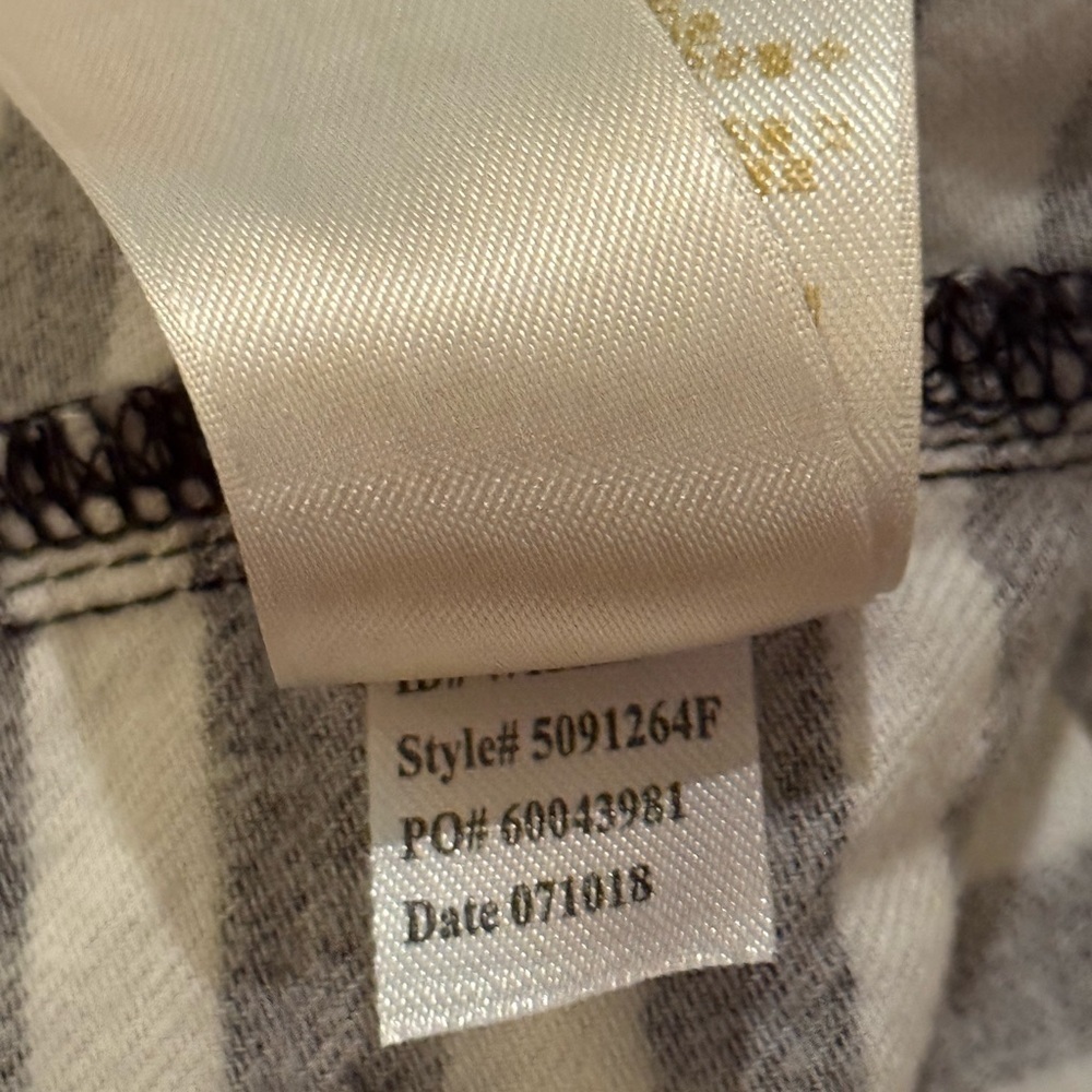 Kate Spade New York Black and White Stripe Pajama top women’s size large - Picture 9 of 9
